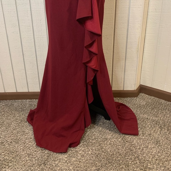 Lulu’s Mila Burgundy Ruffled Off The Shoulder Maxi Dress, size medium.  NWT. - Picture 7 of 9